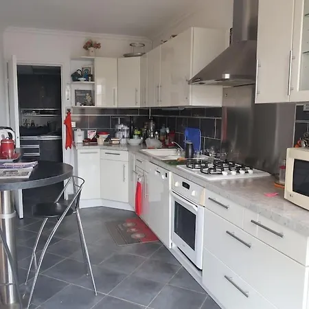 Avec 2 Jardins Prives 아파트 *